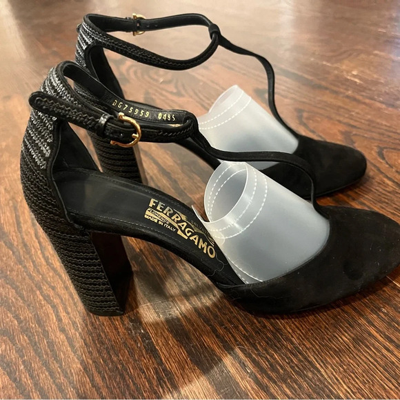 Salvatore Ferragamo Black Suede and Leather Fergie TStrap Pumps (Made in Italy) - Picture 3 of 12